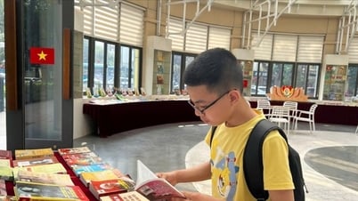 Trưng bày 300 tư liệu sách, báo chủ đề “Hồ Chí Minh đẹp nhất tên Người”
