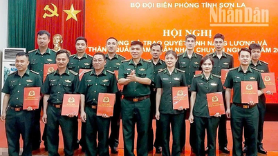 Son La: 190 soldados profesionales recibieron aumento salarial y ascenso de rango militar
