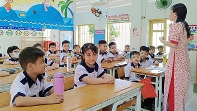 Регистрация в первый класс школы в Хошимине перегружена.