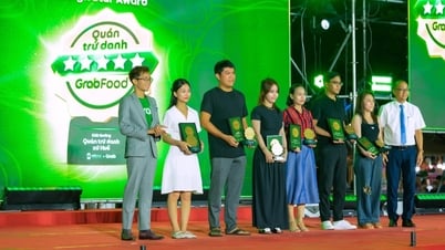 Grab рекламирует ресторан «Famous Hue»