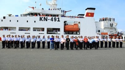 Le groupe Thanh Cong accompagne le groupe de travail n° 9 pour rendre visite aux habitants et aux soldats du district insulaire de Truong Sa