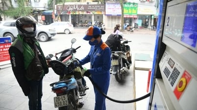 ราคาน้ำมันปรับขึ้นอีกแล้ว เบนซินขึ้นกว่า 400 ดอง/ลิตร