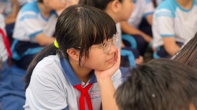 Một trường tuyển lớp 6 cực khó, quy "mỗi năm đạt xuất sắc bằng 1 điểm"