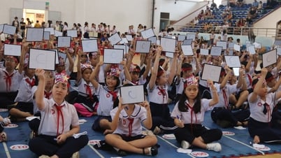 84 mùa hoa - Đội ta lớn lên cùng đất nước