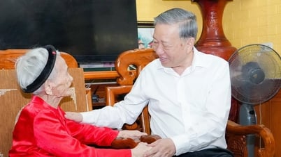 Tổng Bí thư Tô Lâm thăm, tặng quà Mẹ Việt Nam Anh hùng tại Nghệ An