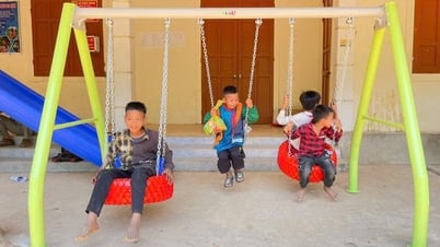 Apoyar el equipamiento de juegos infantiles en las zonas montañosas de Nghe An