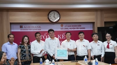 Agribank Quang Nam поддерживает коммуну Ланг, выделив более 4 млрд донгов в рамках партнерских мероприятий