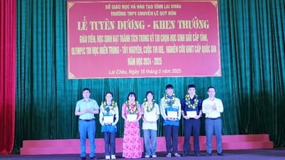 การเชิดชูเกียรติและมอบรางวัลแก่คุณครูและนักเรียนที่ได้รับรางวัลชนะเลิศอันดับที่ 4 ในการแข่งขัน