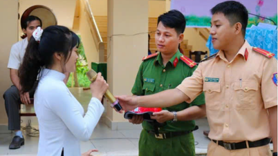 Police Lieutenant with 102 legal propaganda sessions