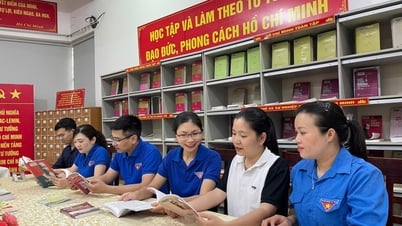 Thư viện tỉnh: Trưng bày sách, báo nhân kỷ niệm 135 năm Ngày sinh Chủ tịch Hồ Chí Minh - Báo và Đài Phát thanh Truyền hình Lạng Sơn