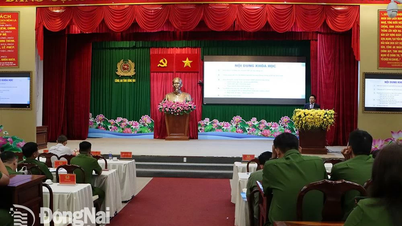 เจ้าหน้าที่ตำรวจและทหารจังหวัดด่งนายเกือบ 1,000 นายได้รับการฝึกอบรมด้านการเปลี่ยนแปลงทางดิจิทัล