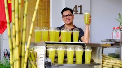 Nghệ nhân cắm hoa bán nước mía ở hồ Gươm, có nguồn thu nhập bất ngờ