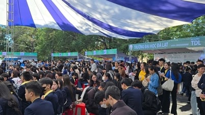 งานนิทรรศการงานมหาวิทยาลัยดาลัต: สัมผัสสภาพแวดล้อมการทำงานที่แท้จริง