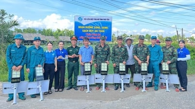 Ra quân thực hiện đoạn đường sáng, xanh, sạch, đẹp, an toàn