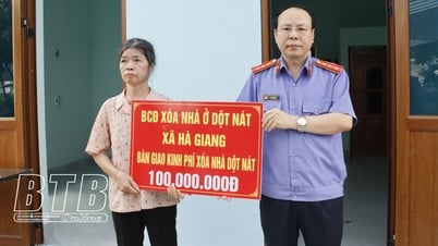 Đông Hưng: Trao kinh phí hỗ trợ xóa nhà tạm, nhà dột nát cho hộ nghèo xã Hà Giang