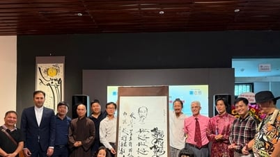 Giá trị nhân sinh qua triển lãm “Thơ Chủ tịch Hồ Chí Minh qua nét chữ sắc màu”