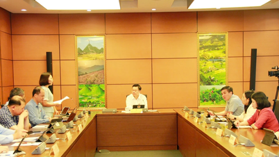 국회에서는 법률 제정과 집행에 있어 획기적인 진전을 이루기 위한 메커니즘과 정책을 논의했습니다.