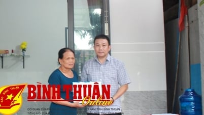 La Compañía de Lotería Binh Thuan otorgó tres casas de “gran solidaridad” a hogares en circunstancias difíciles.