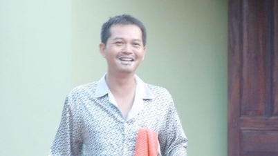 ภาพหายากของศิลปินแห่งชาติ Trung Hieu และนางงามเซ็กซี่ Tieu Vy