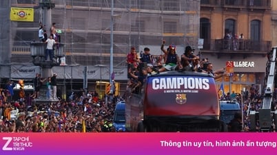Biển người dự lễ rước cúp của Barcelona
