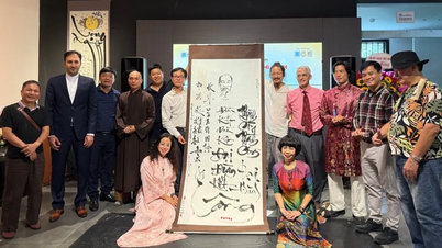 Exhibition "President Ho Chi Minh's Poetry Through Colorful Handwriting"