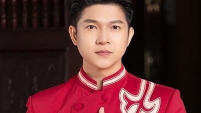 Singer Leo Minh Tuan – From theater to music stage