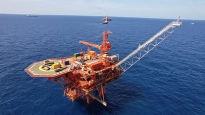 Accueil du premier flux commercial de pétrole du champ Dai Hung phase 3
