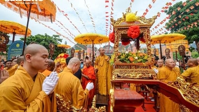 Cung rước xá lợi Phật về chùa Tam Chúc, hàng vạn phật tử thành kính chiêm bái - Báo và Đài Phát thanh Truyền hình Lạng Sơn