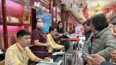 Giá vàng chiều ngày 17/5/2025: Giá vàng trong nước và vàng thế giới giảm mạnh xuống dưới 3200 USD