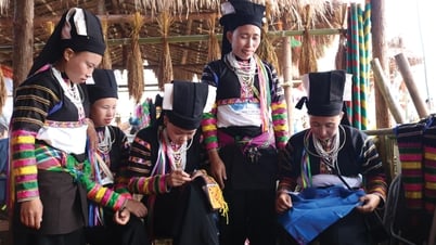 ชุดพื้นเมืองโลโลสีดำอันเป็นเอกลักษณ์ - หนังสือพิมพ์อิเล็กทรอนิกส์ Cao Bang