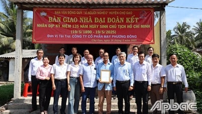 Huyện Chợ Gạo: Bàn giao 7 căn nhà đại đoàn kết