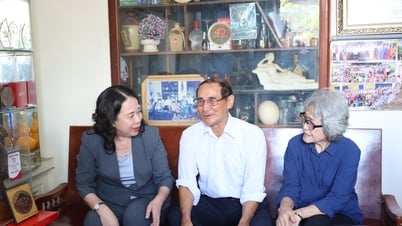 Phó Chủ tịch nước Võ Thị Ánh Xuân dâng hương tượng đài vua Quang Trung và thăm gia đình chính sách tại Bình Định