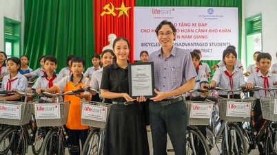 Die Lifestart Foundation spendet 37 neue Fahrräder an arme Schüler in Quang Nam