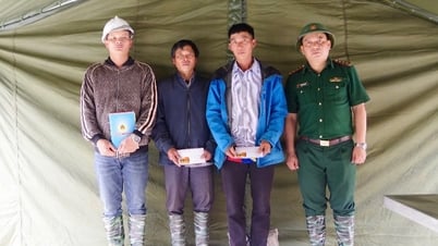 Bộ Chỉ huy BĐBP tỉnh thăm hỏi, động viên các nạn nhân vụ sạt lở đất tại xã Sì Lờ Lầu