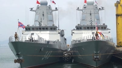 Beobachten Sie die Kriegsschiffe der russischen Marine, die gerade in Da Nang angekommen sind
