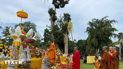 งานฉลองวันประสูติของพระพุทธเจ้า ณ ศูนย์พุทธศาสนาโบราณแห่งอินโดนีเซีย