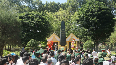 สมาคมมิตรภาพเวียดนาม-กัมพูชาจังหวัดด่งนายและนครโฮจิมินห์เยี่ยมชมพระบรมสารีริกธาตุของคณะผู้แทน 125