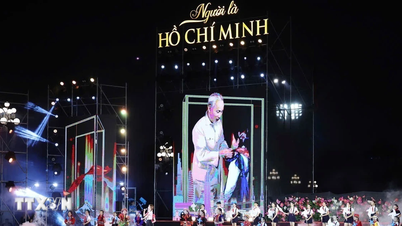 Lãnh đạo Đảng, Nhà nước dự chương trình nghệ thuật "Người là Hồ Chí Minh"