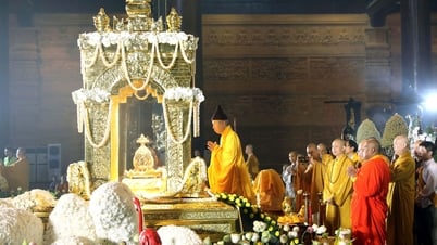 เพื่อให้ประชาชนได้มีโอกาสเข้าเยี่ยมชมพระบรมสารีริกธาตุอย่างดีที่สุด