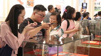 Special exhibition "Journey following Uncle Ho's footsteps through stamp and postcard collections"