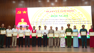 Tam Nong summarizes 10 years of implementing Directive No. 05 on promoting studying and following Ho Chi Minh's ideology, morality and lifestyle