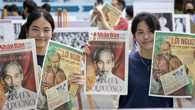 歴史が手に触れるとき：ニャンダン新聞の展覧会「人々の輝かしい名前」からの物語