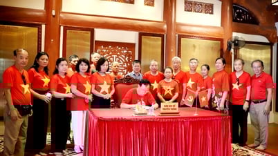 สโมสรอดีตบรรณาธิการบริหารหนังสือพิมพ์พรรคท้องถิ่นเยี่ยมชมวีเซวียน ...