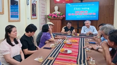 Hội Văn học Nghệ thuật tỉnh Phú Yên và Đắk Lắk bàn, thống nhất việc hợp nhất