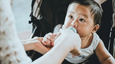 ความเข้าใจผิดทั่วไปเกี่ยวกับนมของพ่อแม่ทำให้เด็กอายุ 3 ขวบต้องรับเลือด