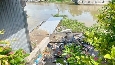 Un deslizamiento de tierra en la ribera del río daña 10 casas en Cho Moi