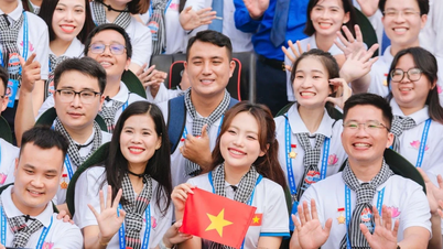Thanh niên Việt Nam rèn tâm trong, luyện trí sáng, xây lực cường noi gương Bác Hồ