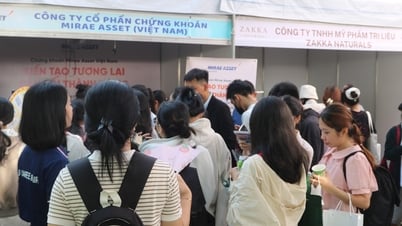 Plus de 20 000 étudiants participent au salon de l'emploi en ressources humaines numériques et en IA