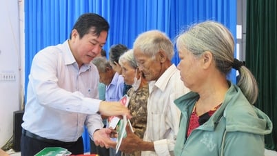 ប្រគល់ផ្ទះតាមកម្មវិធីលុបបំបាត់ផ្ទះបណ្តោះអាសន្ន និងខូចគុណភាពក្នុងខេត្ត