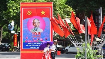 Khắp phố phường cờ hoa rực rỡ mừng sinh nhật Bác